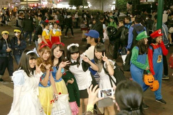 岡山でもハロウィーン「前夜祭」　仮装の若者ら集合、パレードも （山陽新聞デジタル） - Yahoo!ニュース