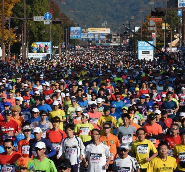 おかやまマラソン1万5千人走る　沿道で多くの市民が応援 （山陽新聞デジタル） - Yahoo!ニュース