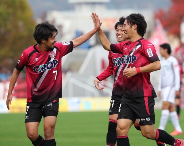 ファジアーノ岡山 初のサッカーJ1昇格PO進出決定　群馬に3―3で引き分け （山陽新聞デジタル） - Yahoo!ニュース
