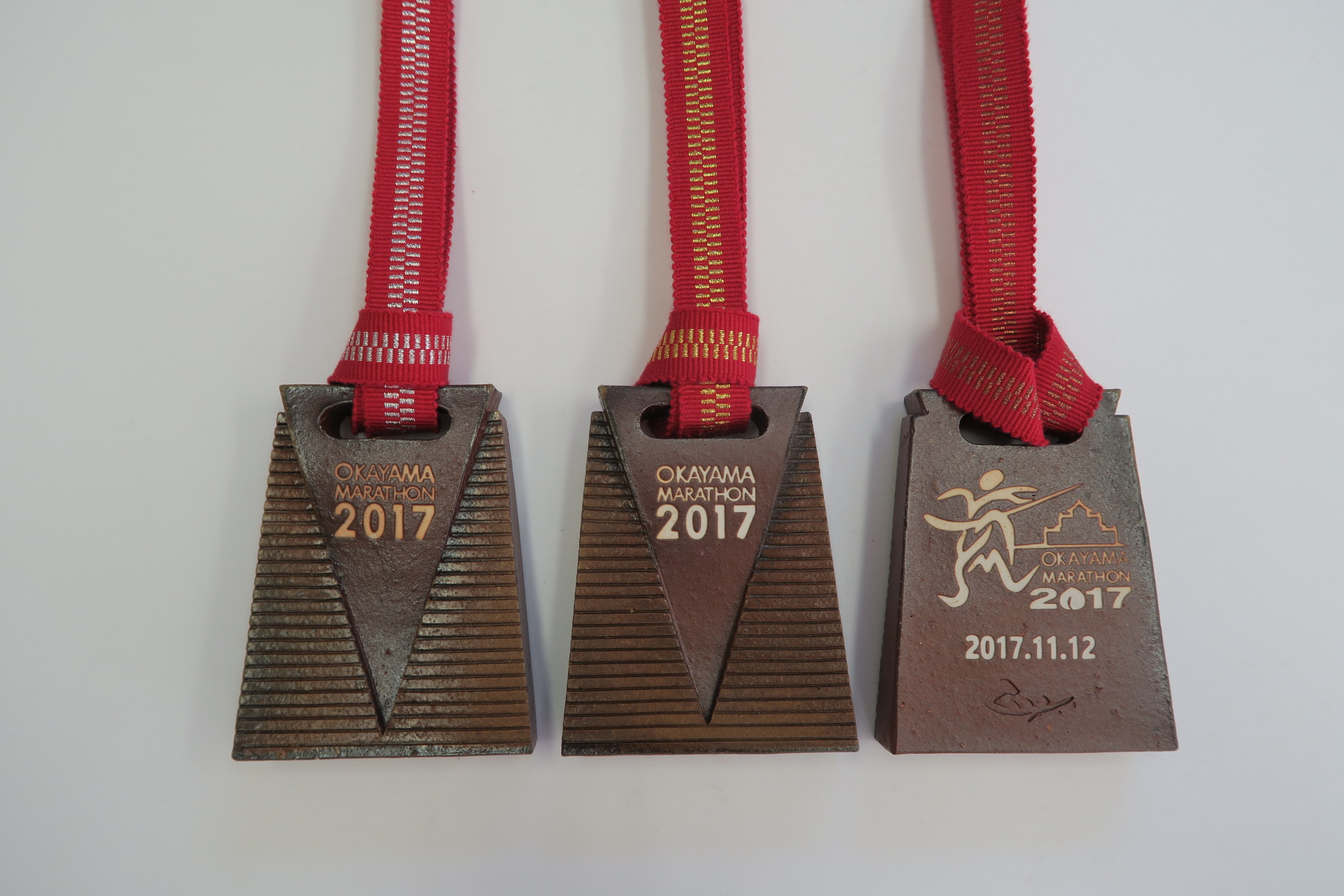 おかやまマラソン上位入賞者に備前焼メダルを贈呈 | おかやまマラソン2017