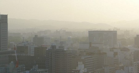 岡山で３日連続、黄砂観測　視程１０キロに低下、かすむ街：山陽新聞デジタル｜さんデジ
