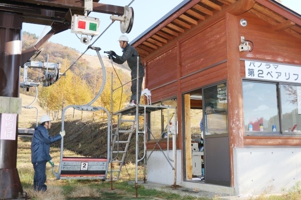 岡山・恩原高原スキー場 リフト座席設置　12月オープンに向け作業始まる （山陽新聞デジタル） - Yahoo!ニュース