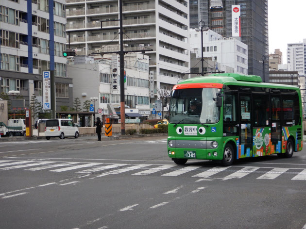 八晃運輸、「健全な競争」強調　バス路線参入で説明文　　：日本経済新聞
