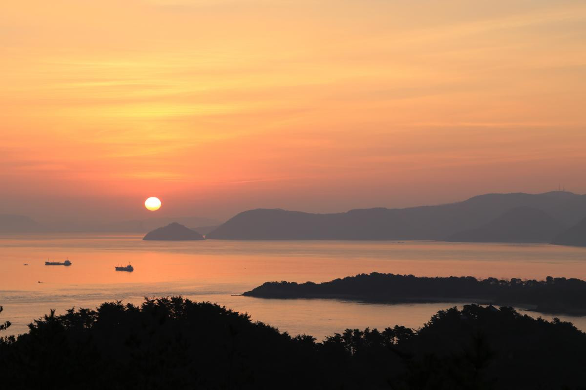 鷲羽山から見える瀬戸内海と夕景